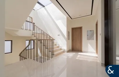 5 غرفة نوم  فيلا في Jumeirah Park Homes, الإمارات العربية المتحدة رقم 2271