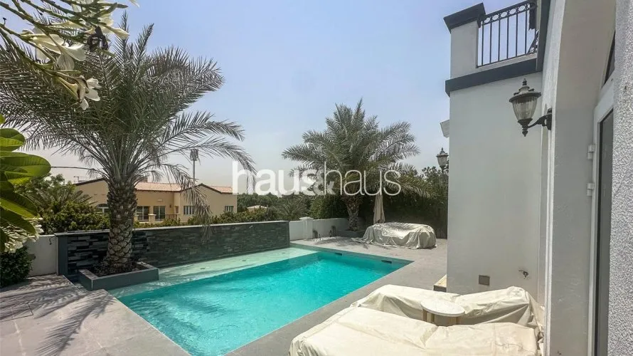 Villa de 4 dormitorios en Jumeirah Golf Estates, UAE No. 834