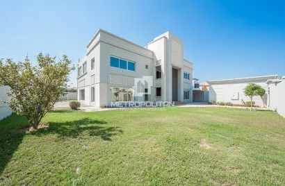 Villa de 6 dormitorios en Al Barsha, UAE No. 1274