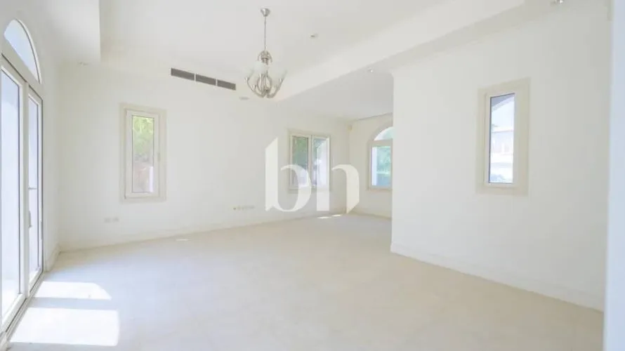 Villa de 6 dormitorios en Jumeirah Golf Estates, UAE No. 965 № 3