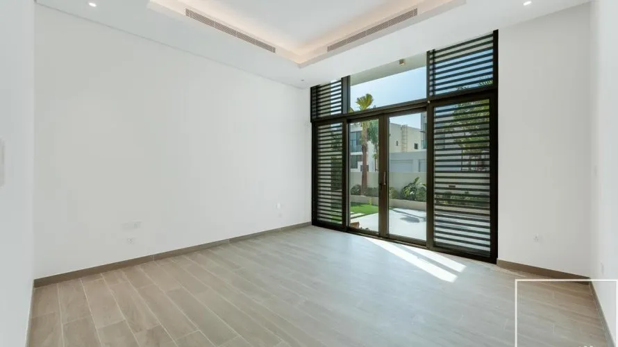 Villa de 5 dormitorios en District One, UAE No. 1495 № 11