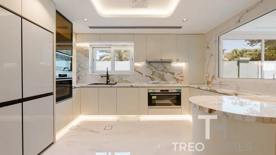 Villa de 5 dormitorios en Legacy, UAE No. 646 № 6