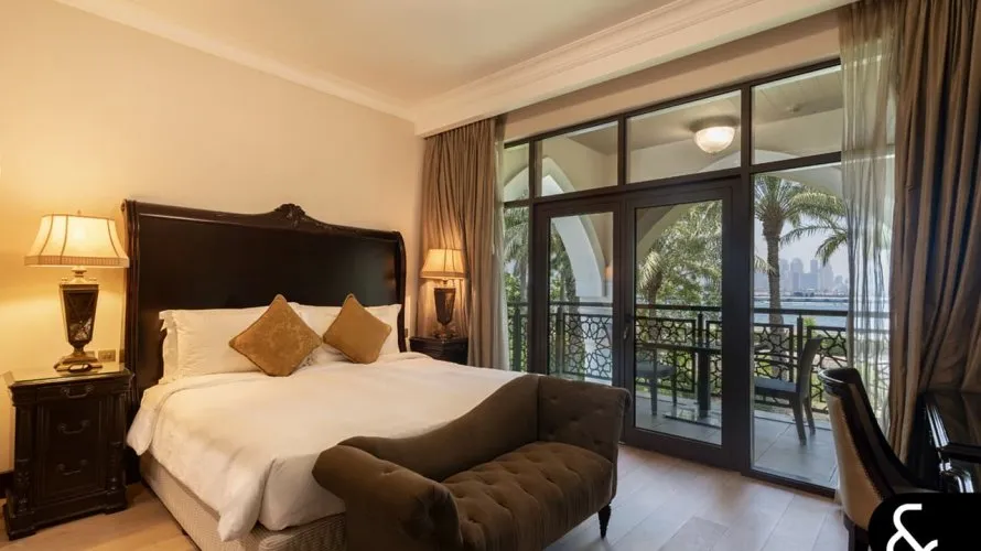 Villa de 5 dormitorios en The Crescent, UAE No. 1312 № 11