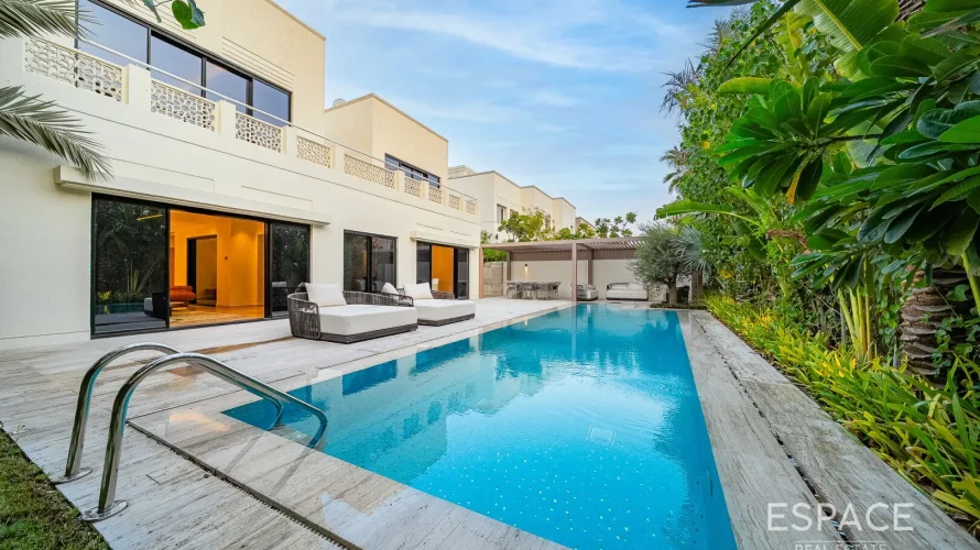 Villa de 4 dormitorios en Meadows, UAE No. 1020