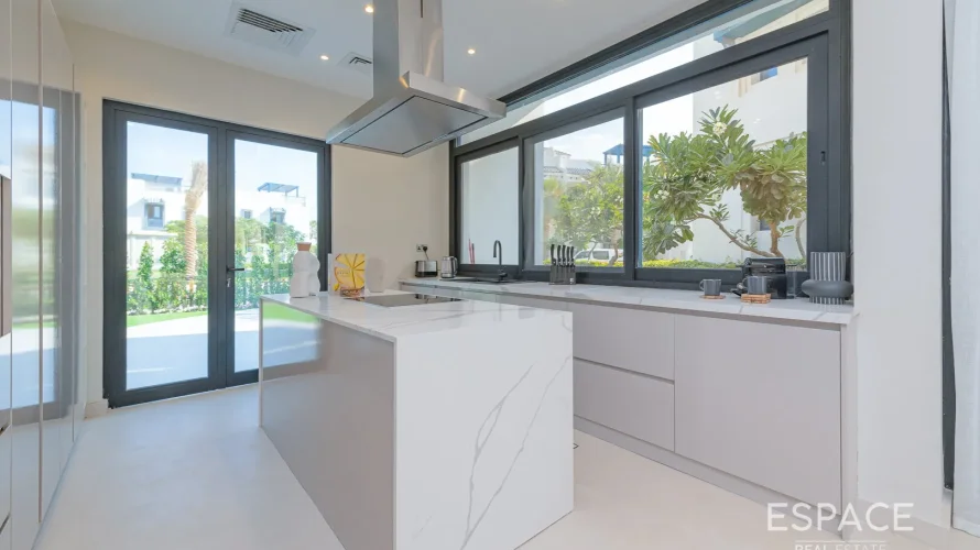 Adosado de 4 dormitorios en Palma Residences, UAE No. 1197 № 2