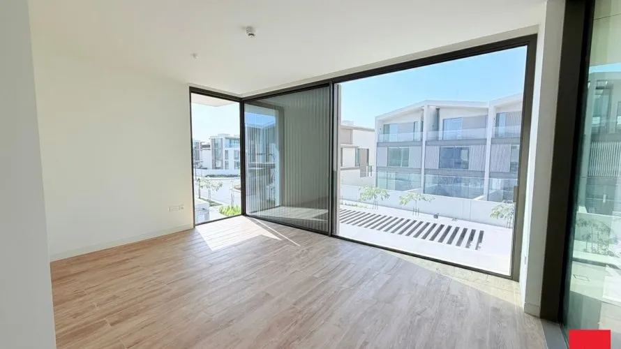 Villa de 4 dormitorios en Dubai, UAE No. 702 № 19