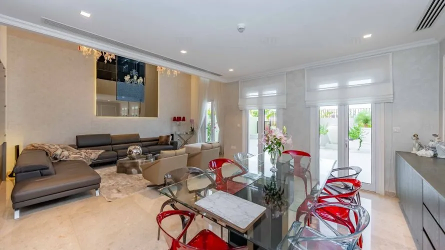 Villa de 3 dormitorios en Dubai, UAE No. 1072 № 2