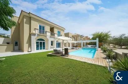 Villa de 5 dormitorios en Victory Heights, UAE No. 1322