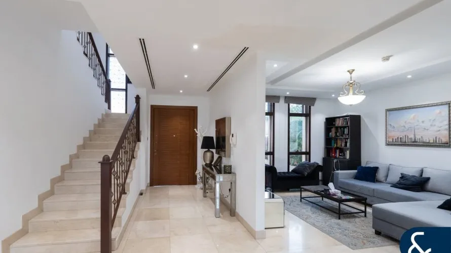 Villa de 4 dormitorios en Jumeirah Park Homes, UAE No. 1369 № 2