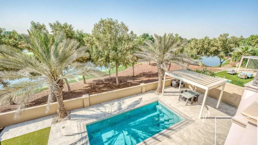 Villa de 5 dormitorios en Jumeirah Golf Estates, UAE No. 1478