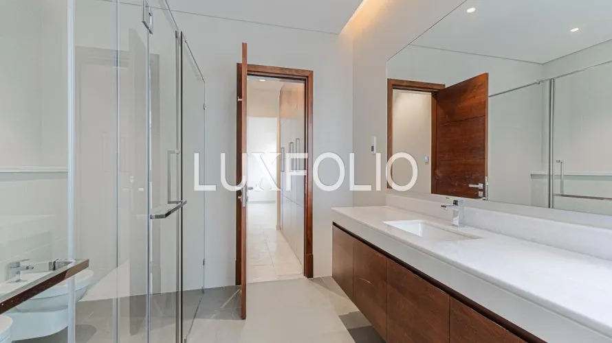 Villa de 5 dormitorios en District One, UAE No. 841 № 17