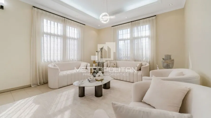 Villa de 5 dormitorios en Al Barsha, UAE No. 1269