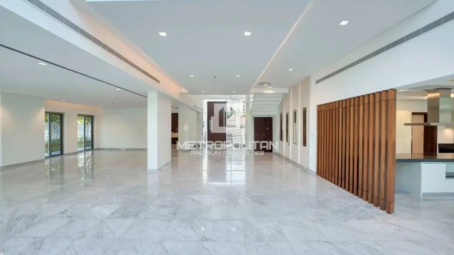 Villa de 6 dormitorios en District One, UAE No. 673 № 1