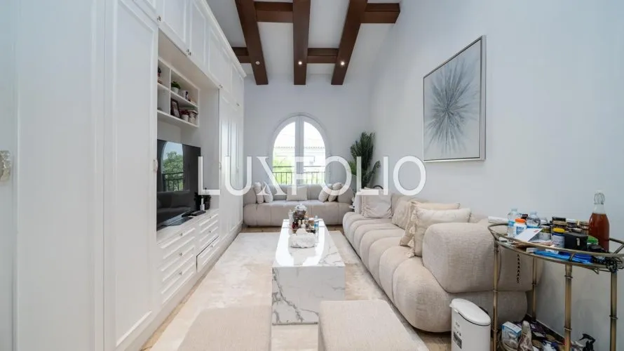 Villa de 5 dormitorios en Motor City, UAE No. 847 № 19