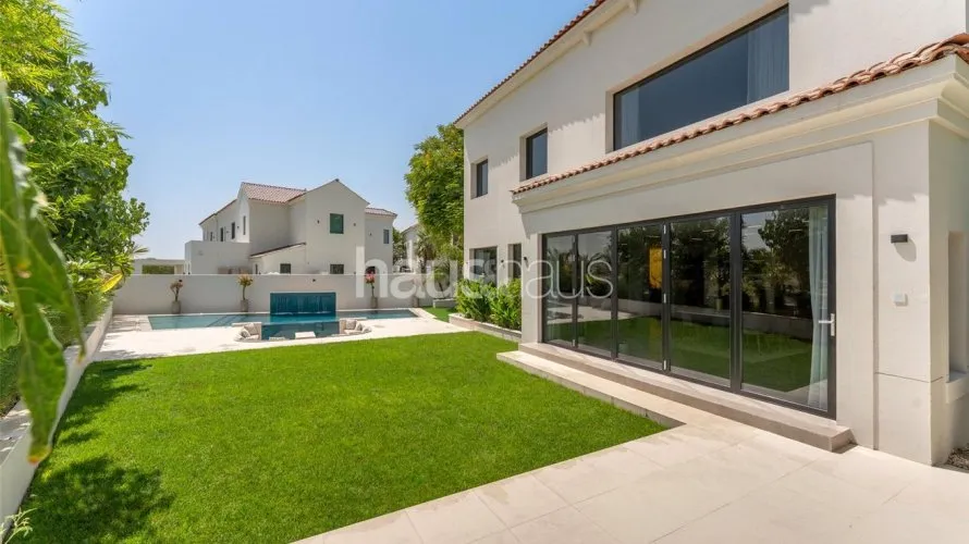 Villa de 5 dormitorios en Jumeirah Golf Estates, UAE No. 824 № 3