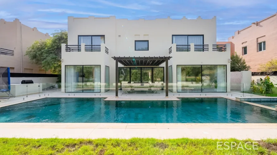 Villa de 6 dormitorios en The Lakes, UAE No. 1038