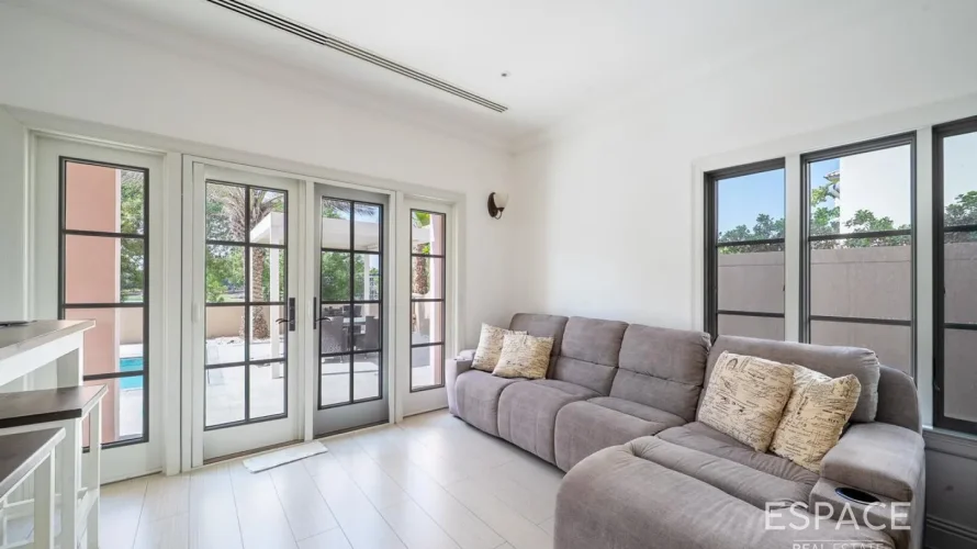 Villa de 5 dormitorios en Jumeirah Golf Estates, UAE No. 1149 № 12