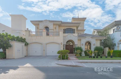 Villa de 4 dormitorios en Palm Jumeirah, UAE No. 1034