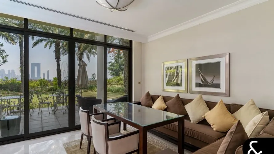 Villa de 5 dormitorios en The Crescent, UAE No. 1312 № 13