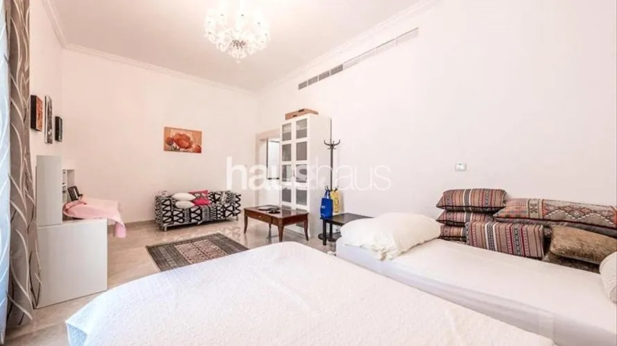 Villa de 7 dormitorios en Al Khawaneej, UAE No. 825 № 16