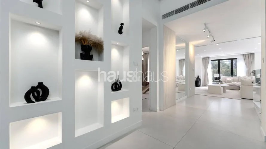 Villa de 4 dormitorios en Jumeirah Islands, UAE No. 829 № 2