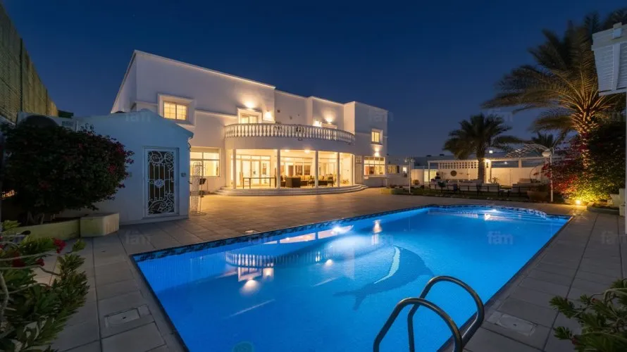 Villa de 10 dormitorios en Al Barsha, UAE No. 1219