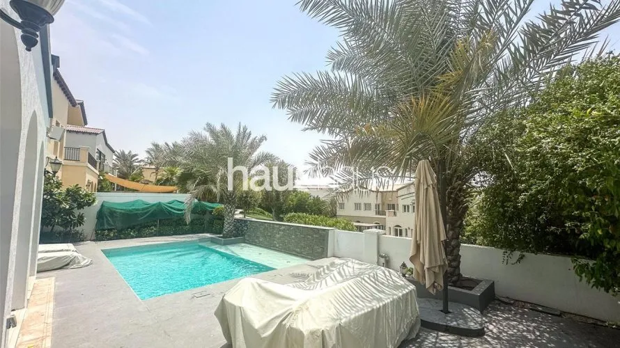 Villa de 4 dormitorios en Jumeirah Golf Estates, UAE No. 834 № 1