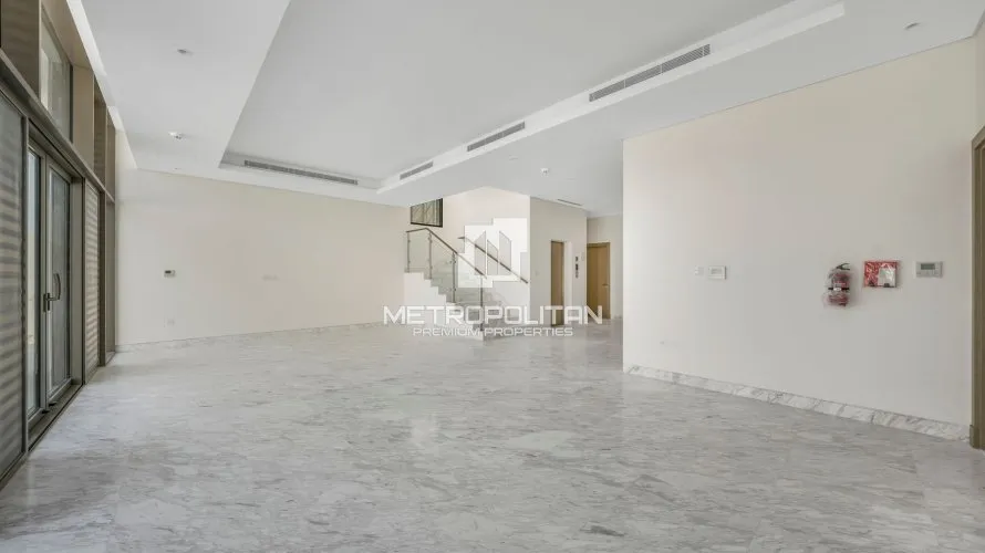 Villa de 4 dormitorios en District One, UAE No. 1233