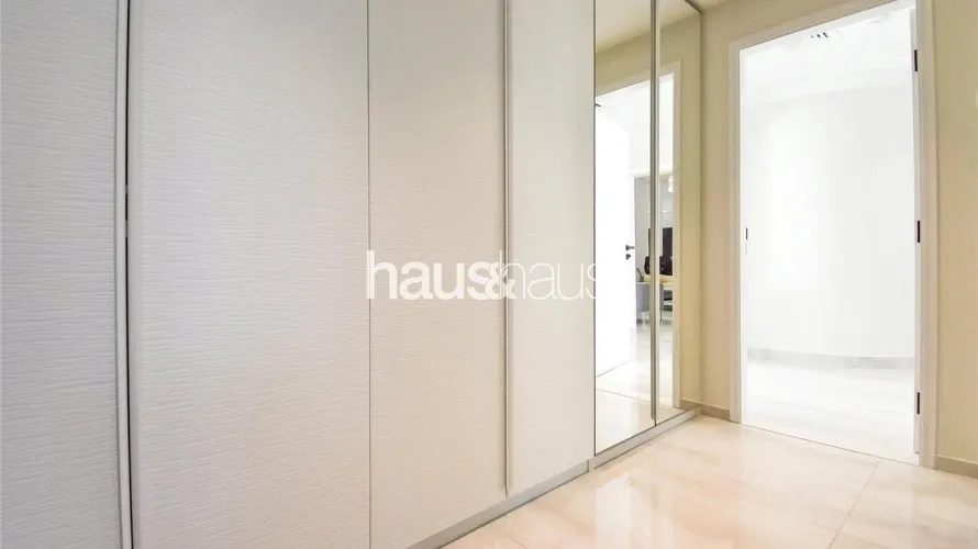 Villa de 4 dormitorios en Jumeirah Islands, UAE No. 783 № 16