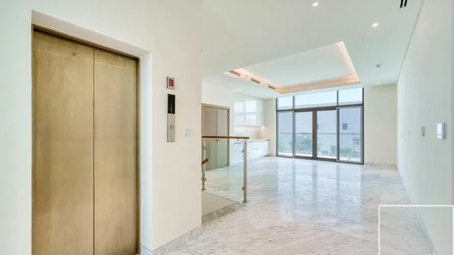 Villa de 5 dormitorios en District One, UAE No. 1500 № 12