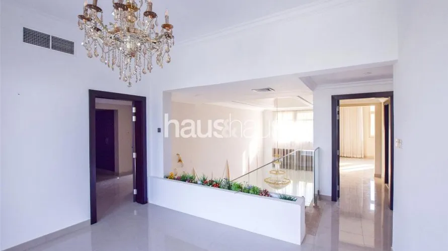 Villa de 4 dormitorios en Jumeirah Islands, UAE No. 831 № 14