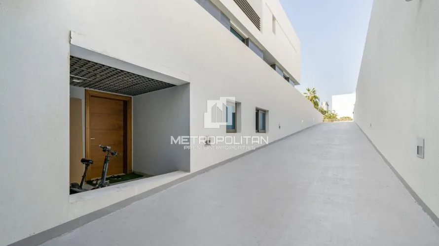 Villa de 8 dormitorios en District One, UAE No. 674 № 14