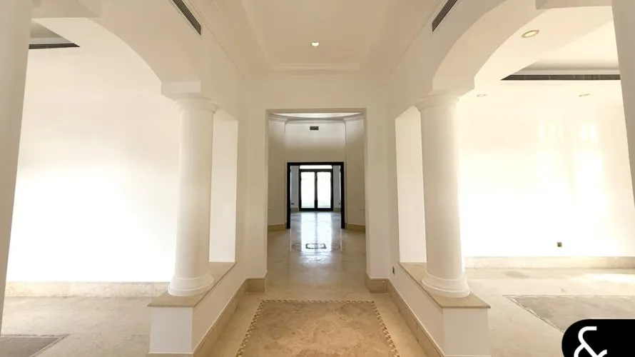Villa de 6 dormitorios en Signature Villas, UAE No. 1303 № 10