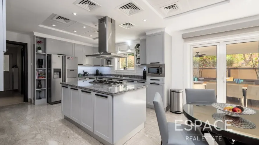 Villa de 6 dormitorios en Dubai, UAE No. 1028 № 4