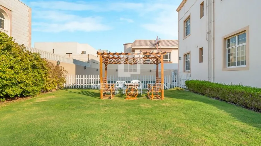 Villa de 5 dormitorios en Al Barsha, UAE No. 1269 № 12