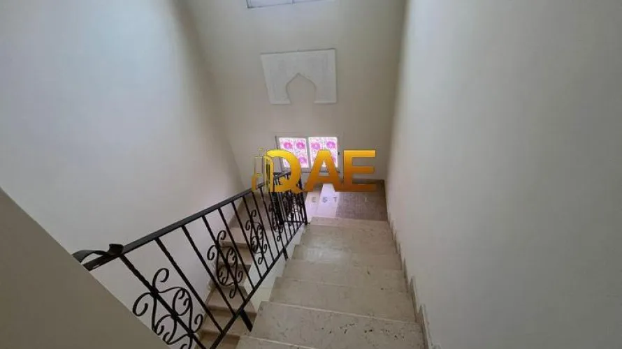 Villa de 4 dormitorios en Mirdif, UAE No. 403 № 8