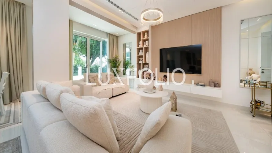 Villa de 5 dormitorios en Motor City, UAE No. 847 № 14