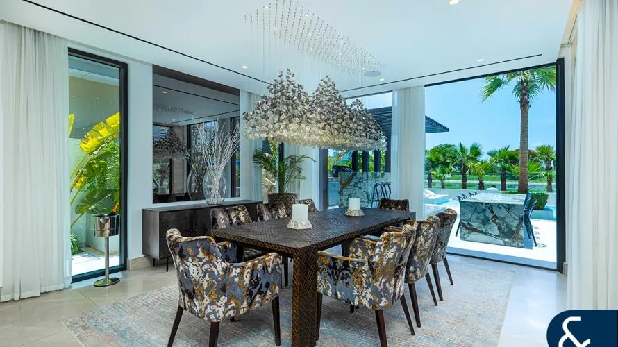 Villa de 5 dormitorios en Earth, UAE No. 1327 № 1