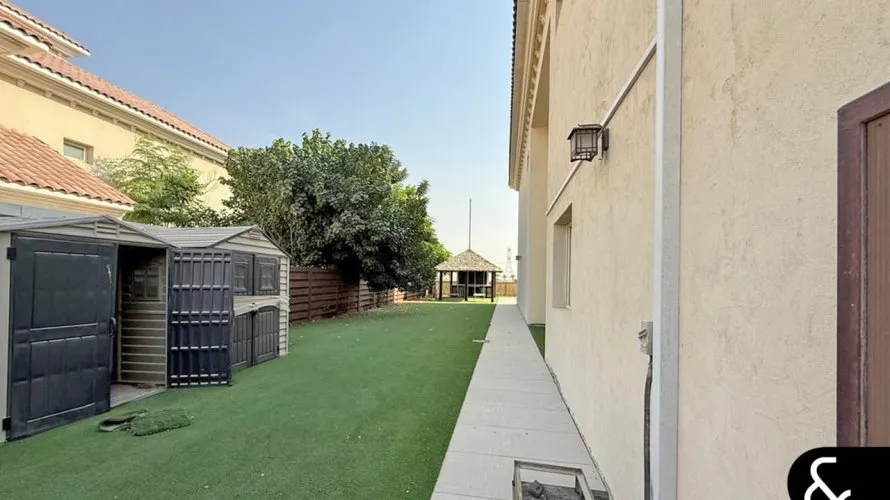 Villa de 6 dormitorios en Dubai Land, UAE No. 1606 № 2