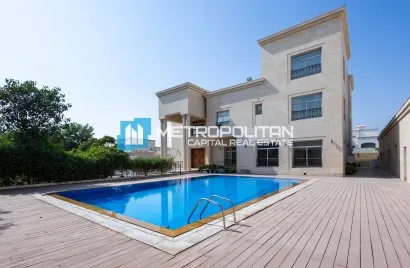 Villa de 7 dormitorios en Khalifa City, UAE No. 1341