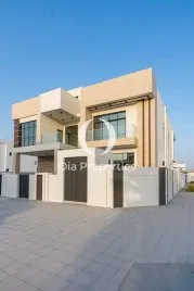 Villa de 5 dormitorios en Yas Island, UAE No. 966