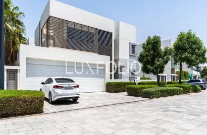 Villa de 5 dormitorios en District One, UAE No. 841