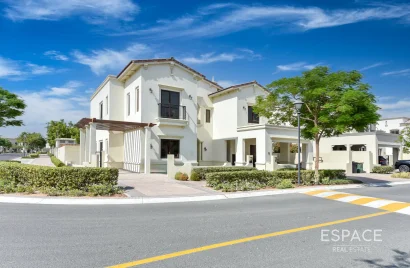 Villa de 6 dormitorios en Aseel, UAE No. 1025