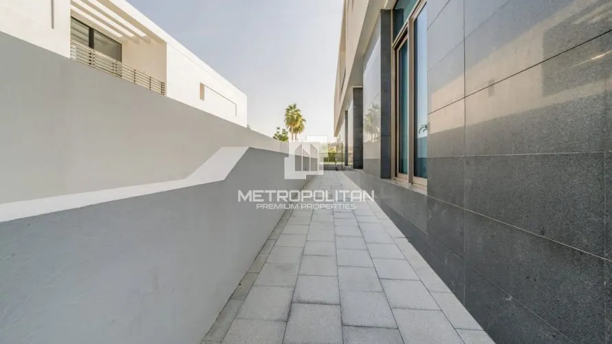 Villa de 8 dormitorios en District One, UAE No. 674 № 18