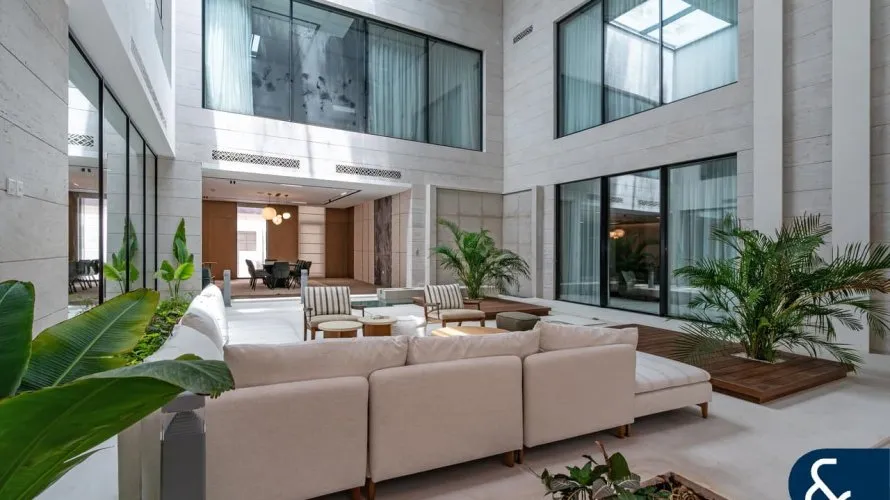 Villa de 6 dormitorios en Dubai, UAE No. 1538 № 1