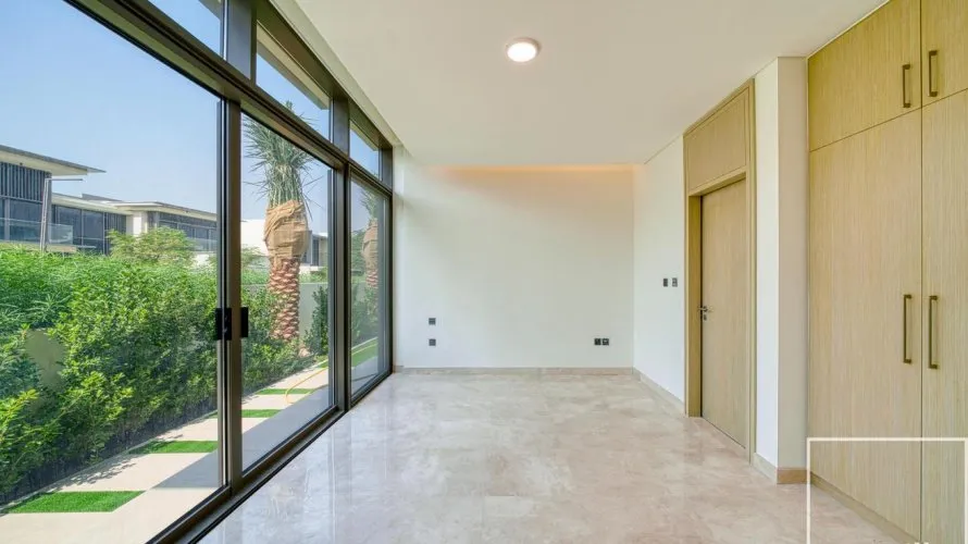 Villa de 4 dormitorios en Golf Place, UAE No. 988 № 12