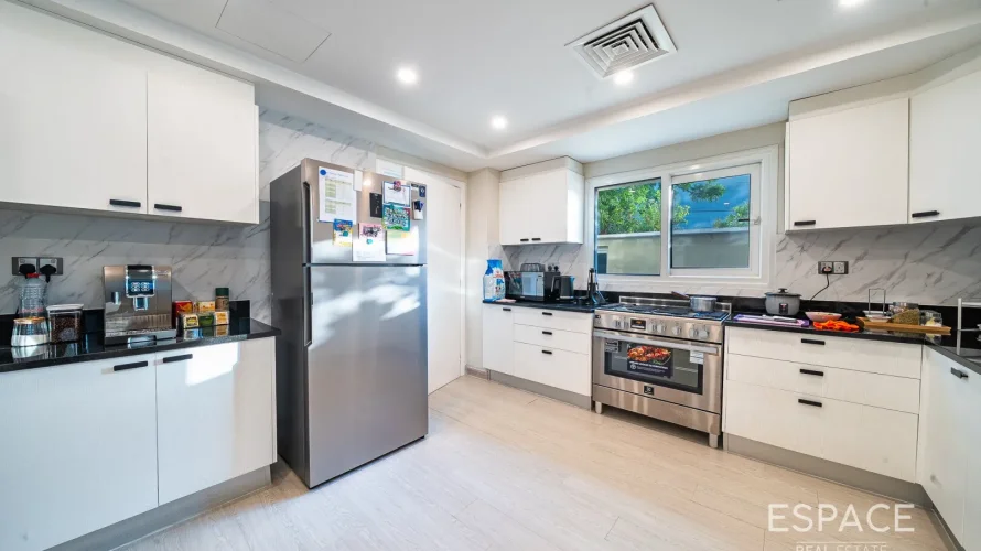 Villa de 6 dormitorios en Meadows, UAE No. 1022 № 2