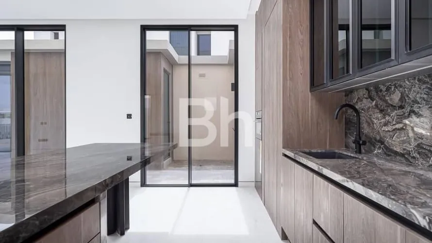 Villa de 5 dormitorios en Tilal Al Ghaf, UAE No. 975 № 14