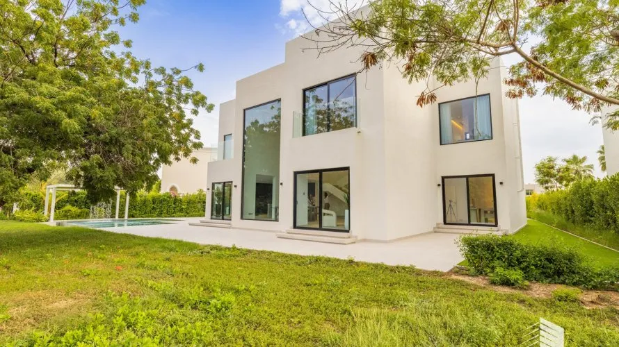 Villa de 4 dormitorios en Jumeirah Islands, UAE No. 573 № 2