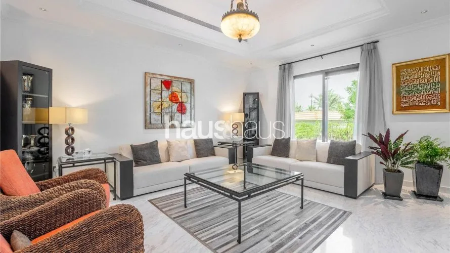 Villa de 4 dormitorios en Jumeirah Islands, UAE No. 771 № 2